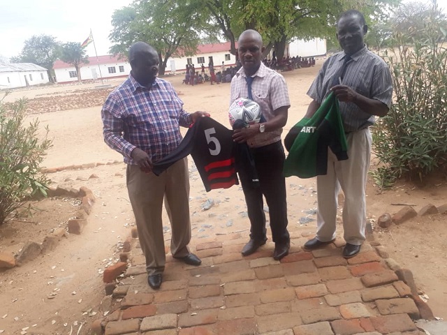 Donkwe-Donkwe Primary School gets soccer uniform from former student ...